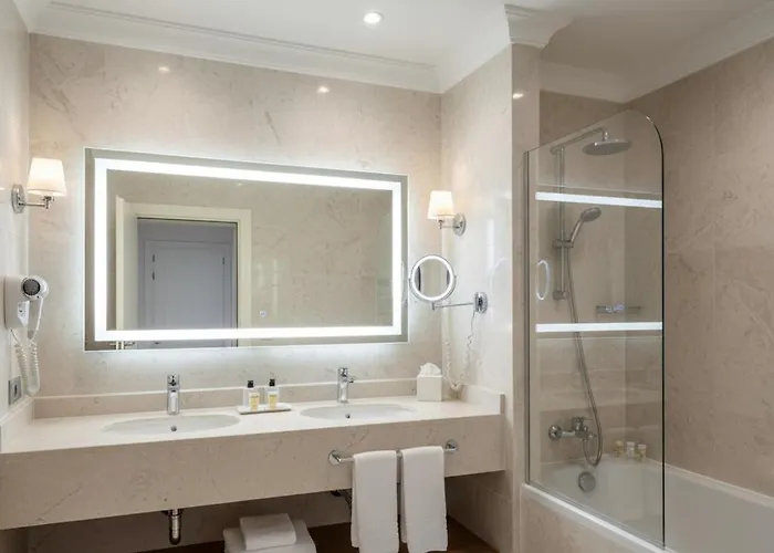 מלון The Divan Ant אנטליה